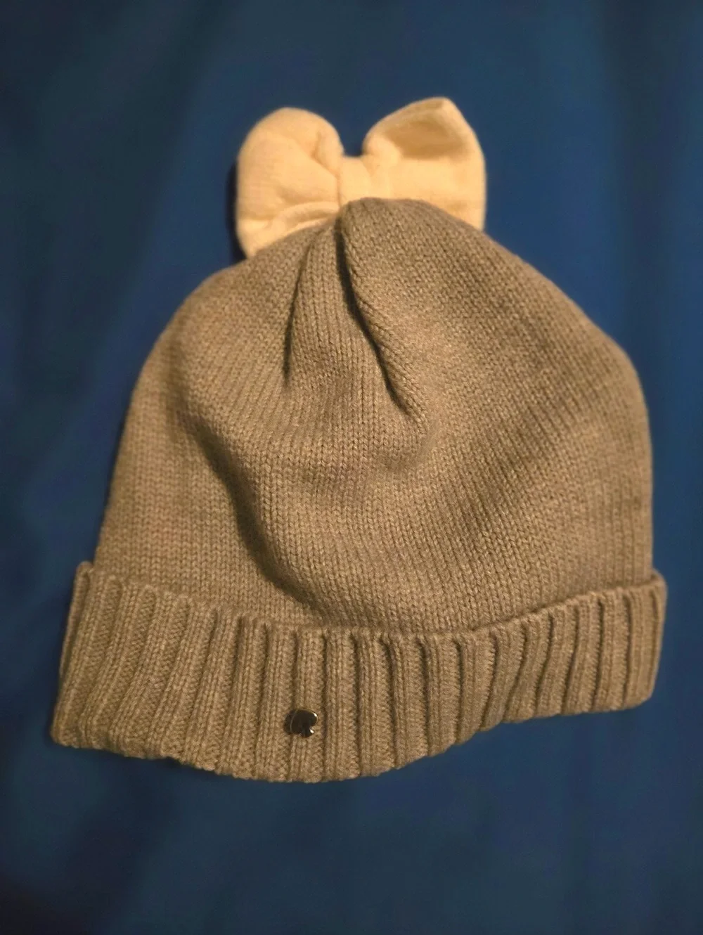 Kate Spade Women's Gray Knit Beanie with Cream Bow - New Without Tags